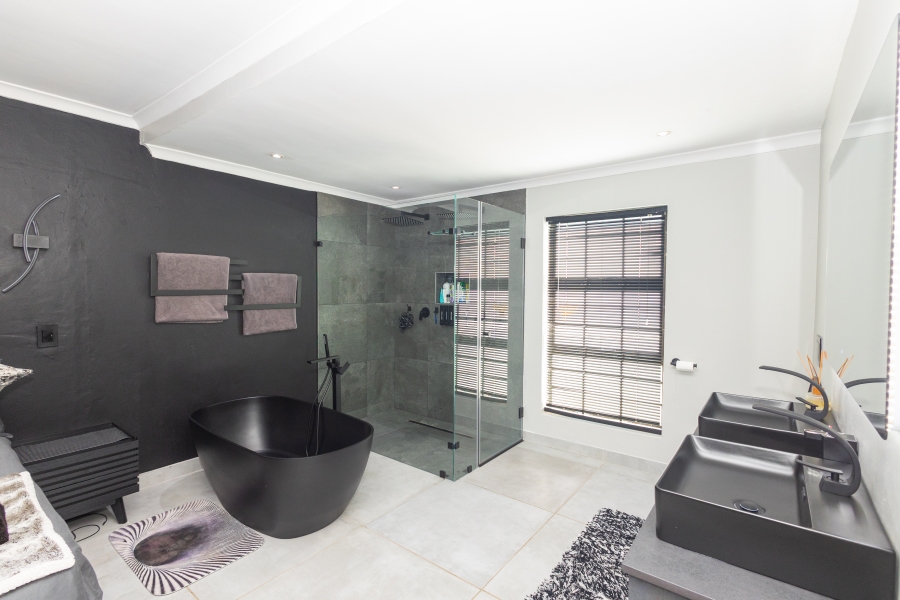 4 Bedroom Property for Sale in Ridgeworth Western Cape